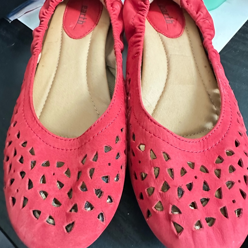Earth Women's Red Ballet Flats